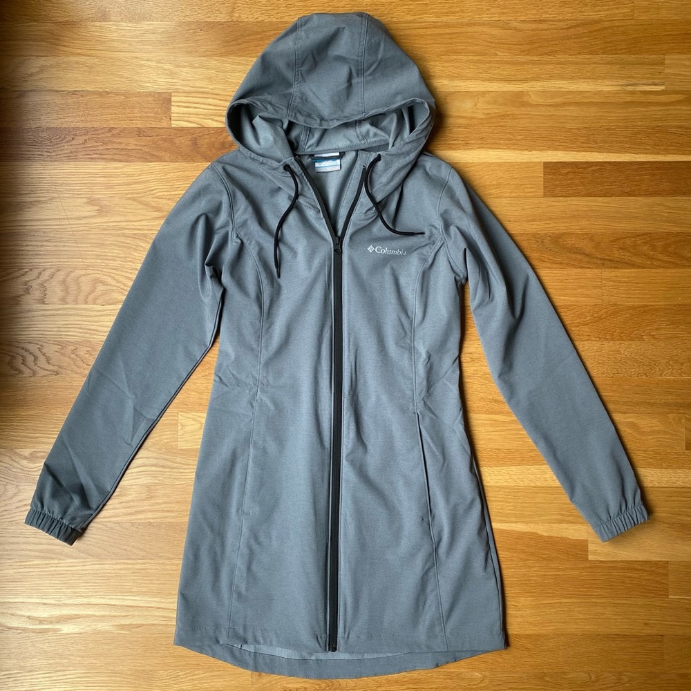 Columbia NWOT Women’s Raincoat Thigh Length